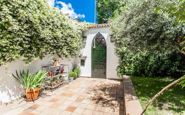 Velazquez Manor House