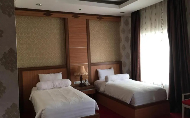 Grand Buana Lestari Hotel – Guest Rooms – Padang