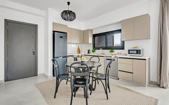 Sanders Only - Lovely 1-bdr Apt With two Balconies