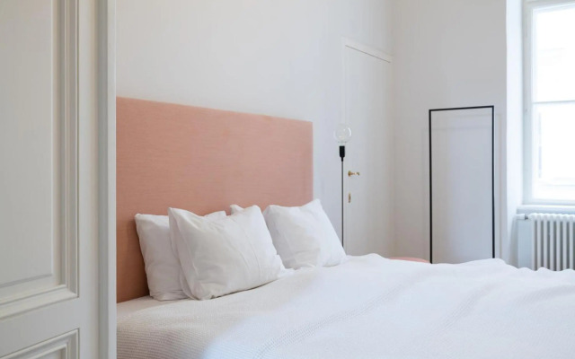 2200SQFT Luxury Apartment in City Center