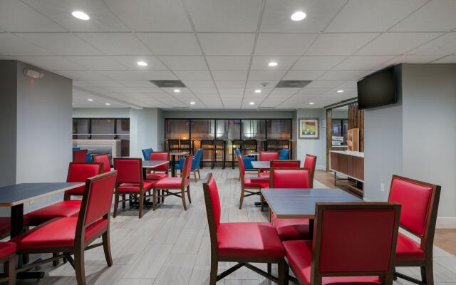 Holiday Inn Express and Suites Atlanta Downtown by IHG