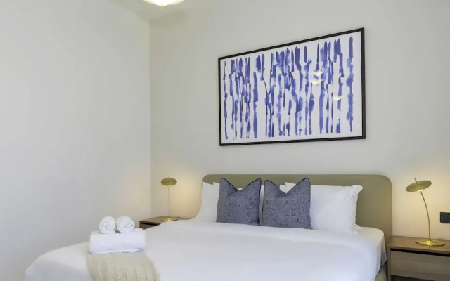 LUX The Marina Vista Beachfront Suite 2