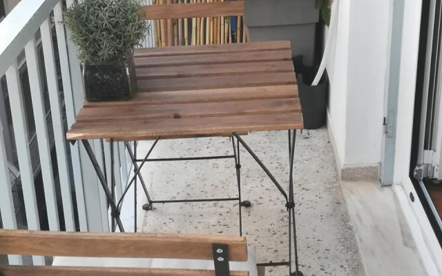 Koukaki ideal studio for 2