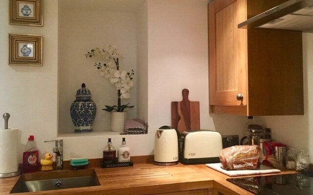 Beautiful 1BR in Historic St Aubin House