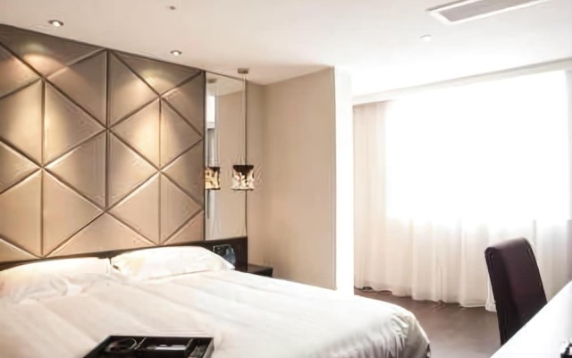 Orange Hotel Select