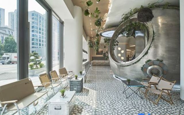 Shanghai Xujiahui A.T.HOUSE Jia Di Hotel