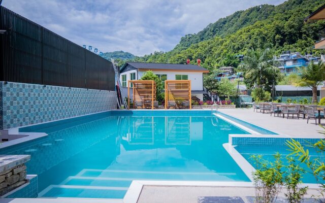 Majestic Lake Front Hotel & Suites