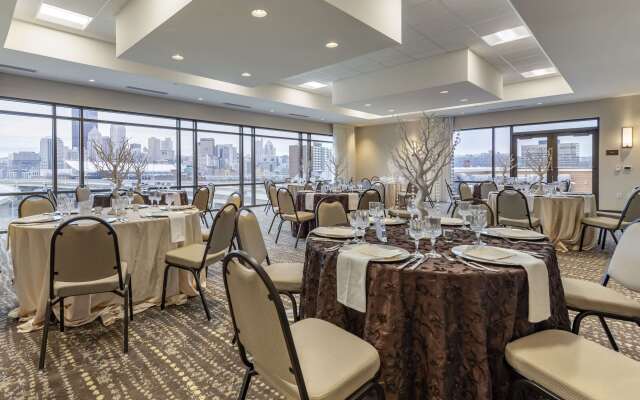Comfort Inn & Suites Pittsburgh-Northshore