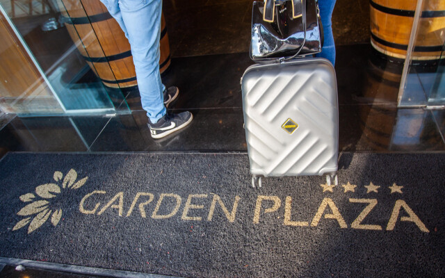 Garden Plaza