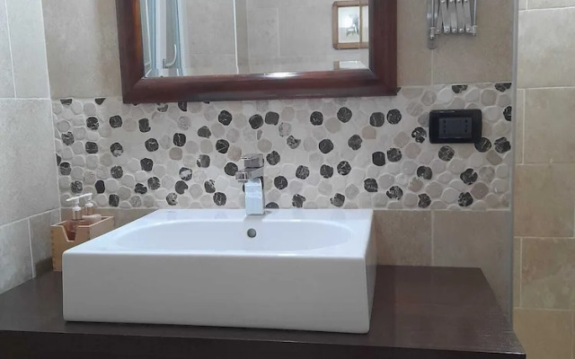 Dueterre Room & Host