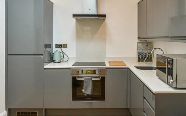Immaculate 2-bed Bungalow in Weybridge