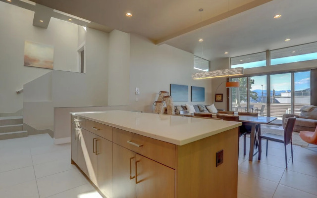 Casa Del Stoke 3 Bedroom Home by RedAwning