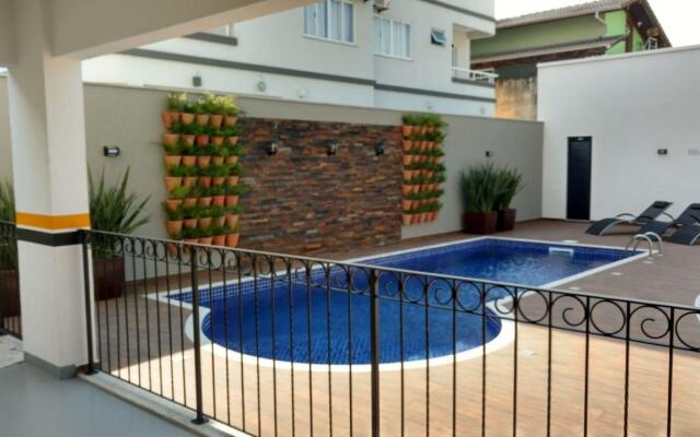 VAR-205B Departamento amplio en condomínio cerrado con piscina
