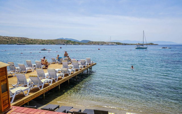 Costa Luvi Hotel