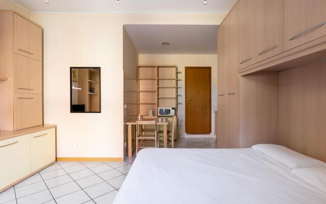 Calari 9 - Bright Studio With Balcony