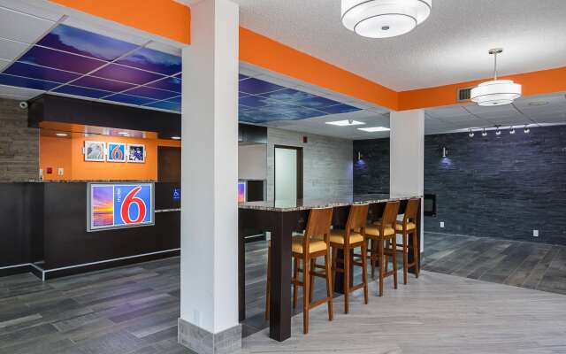 Motel 6 Savannah, GA - Midtown