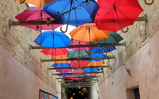 Yasi Hostel