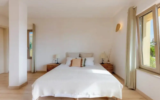Eco Stay on the Hill by Sea N' Rent