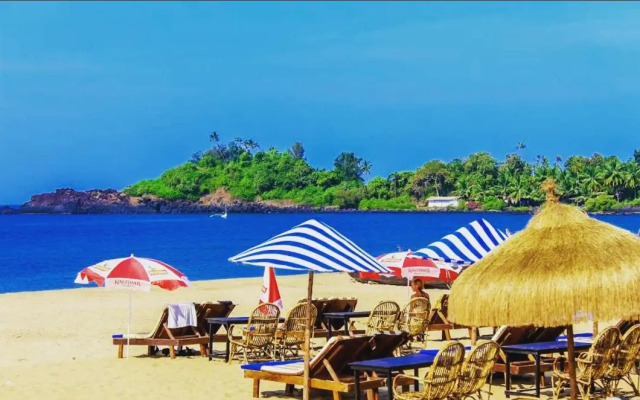 Funtastic Beach Huts Patnem