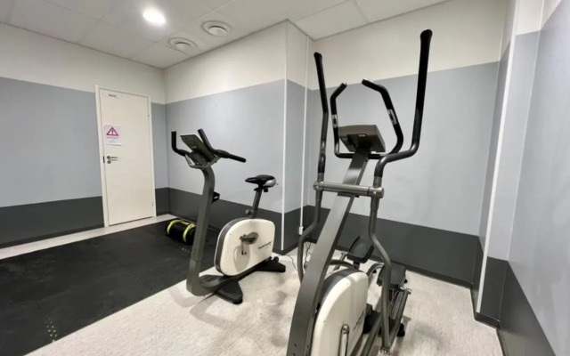 Suite - King Size Bed - Gym&Wifi - Indoor Parking