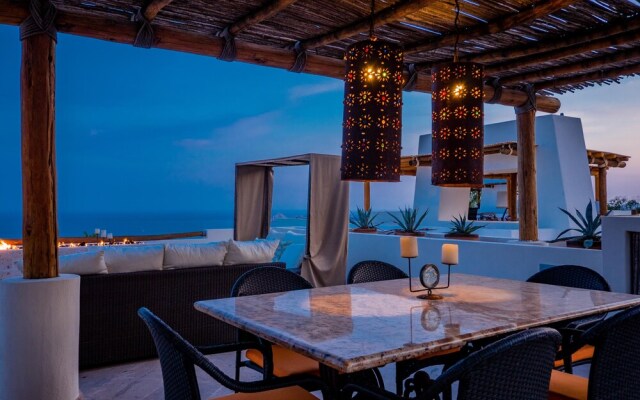 Expansive Views of Famous Cabo Arch: Villa Sirena