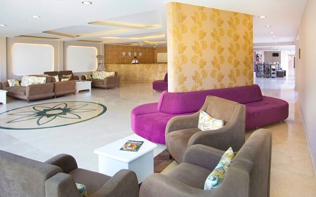 Grand Akca Hotel