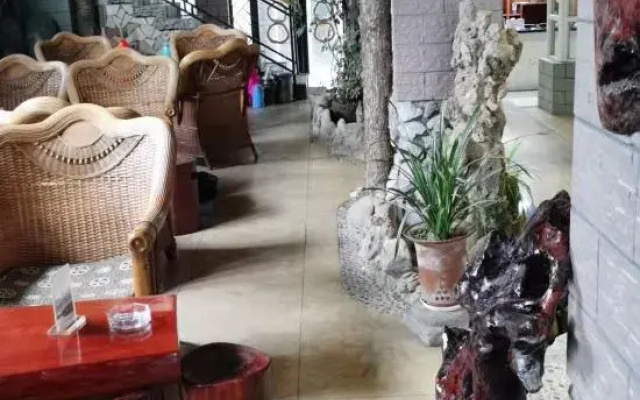 Yixuan Light Travel Hotel
