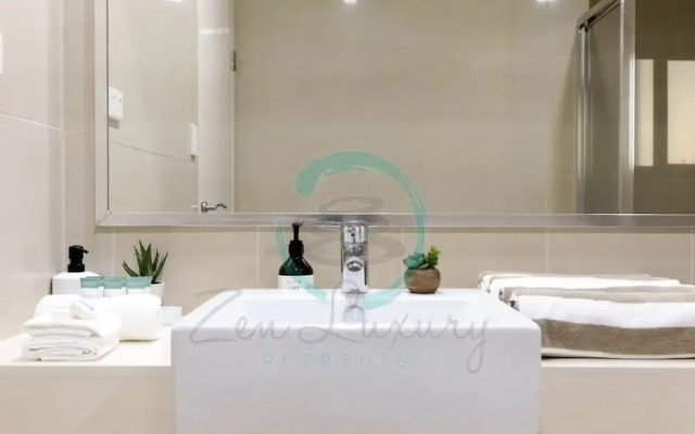 Zen Ocean Charm 3BR Luxury W Front Apt Pool BBQ