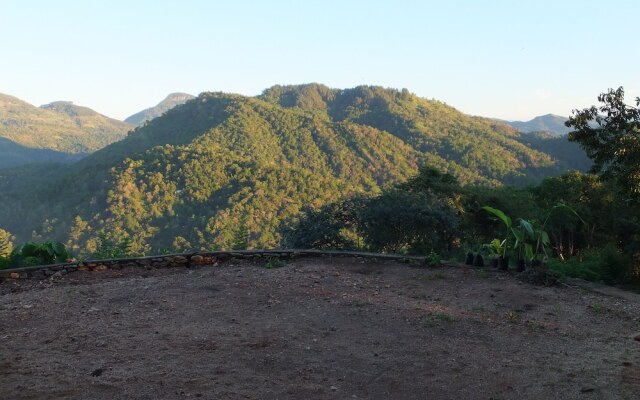 Welikande Hotel and Trekking Center