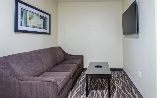 Creekstone Inn & Suites