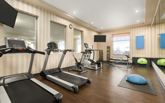 Days Inn And Suites Edmonton Airport