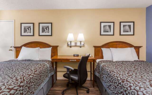 Days Inn by Wyndham College Park Airport Best Road