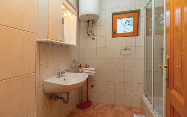 Stunning Home in Preko With 3 Bedrooms and Wifi