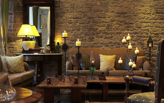 Country Club Hotel & Suites