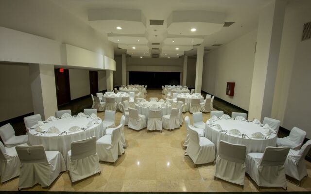 Holiday Inn Express Nuevo Laredo by IHG