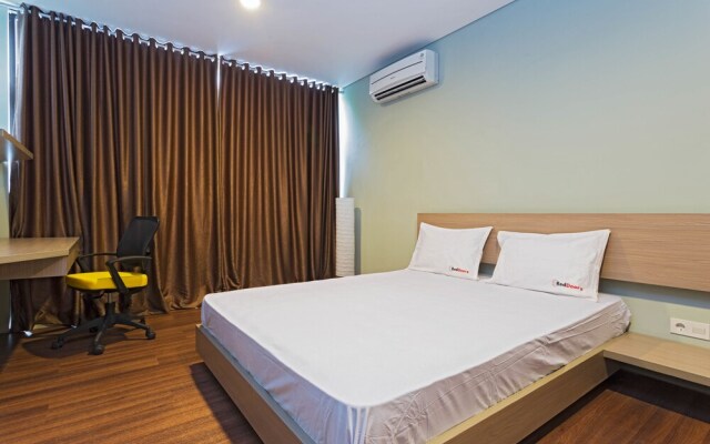 RedDoorz near Lippo Village