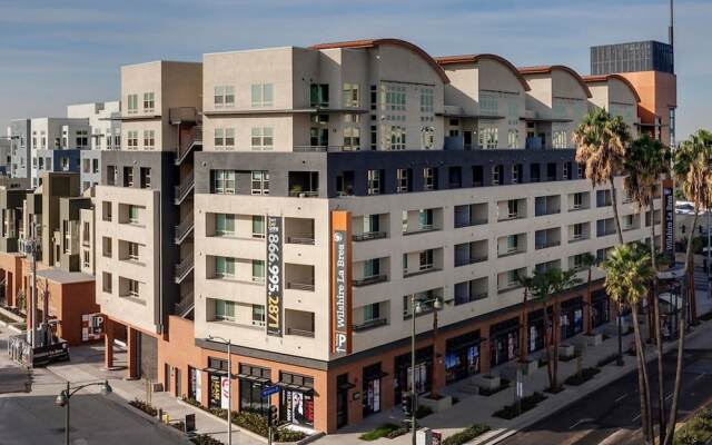 Wilshire La Brea Apartments