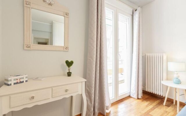 Cozy Flat in hip Koukaki