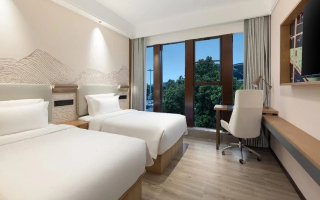 Ramada Encore By Wyndham Wuhan Station