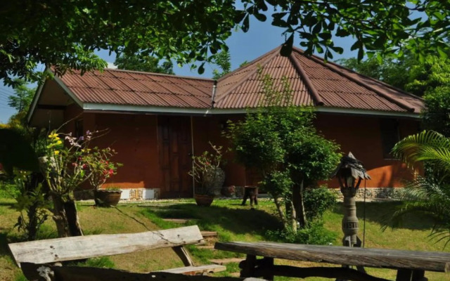 Baandin Huaiphung Resort