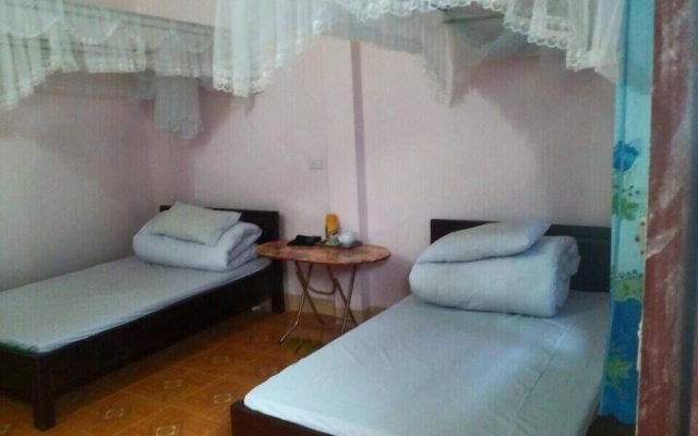 Hong Minh Guesthouse – Guest Rooms – La Pan Tan