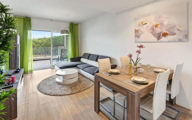 Luxurious T2 apartment, Olhos Dagua