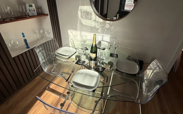 Ayr Town Centre Apartment - 3 Bedrooms