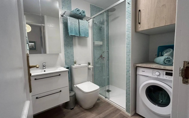 Hübsche Ferienwohnung mit 2 Schlafzimmern, Pool und WLAN, Strandnähe