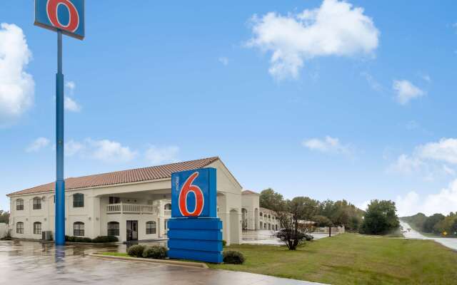 Motel 6 Canton, TX