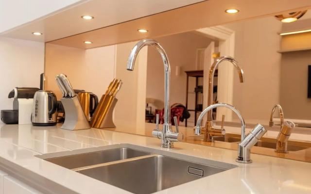 JOIVY Ultra Luxe 3BR home near Princes St