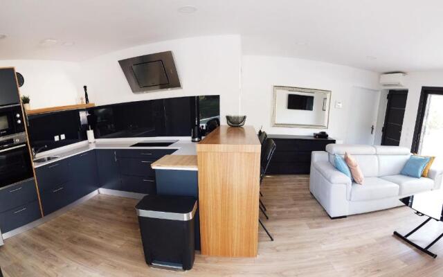 Villa-jacuzzi-1chb-jardin-10minsAixEnPce-QuartierChic