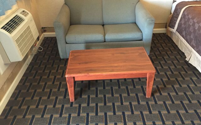 Country Manor Motel Watkins