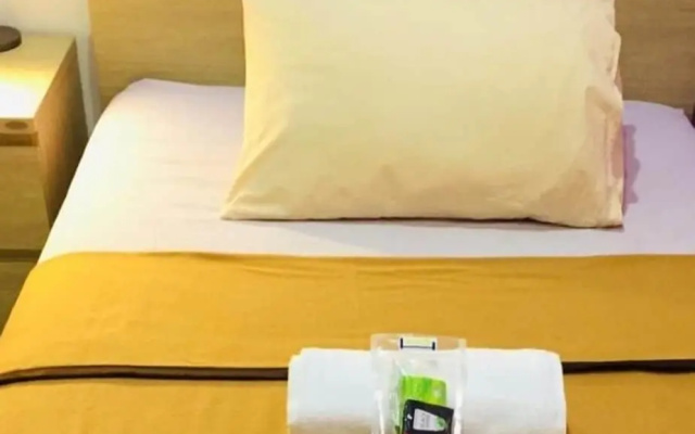Comfy Tower House – Guest Rooms – Surakarta