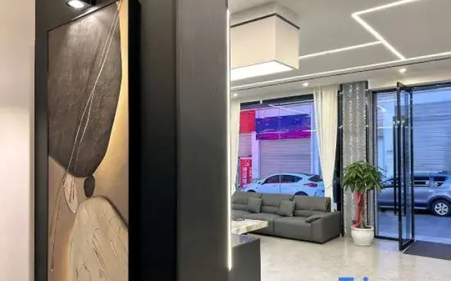 Mengzi Xuanlu Business Hotel (Nanhu Park Xintiandi Pedestrian Street)